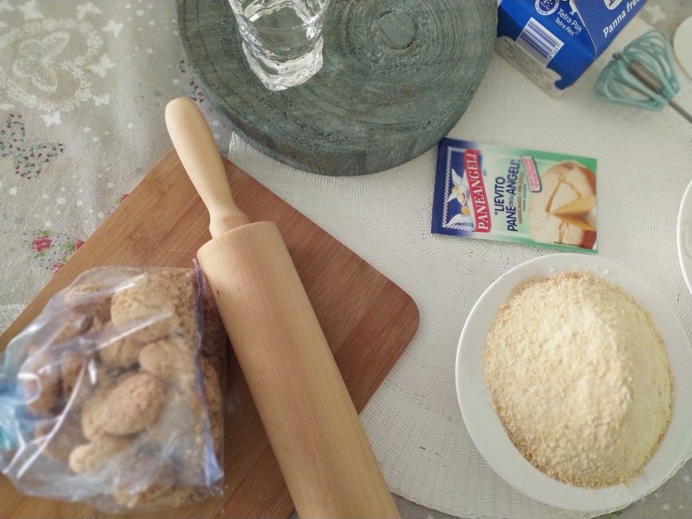 tritare gli amaretti