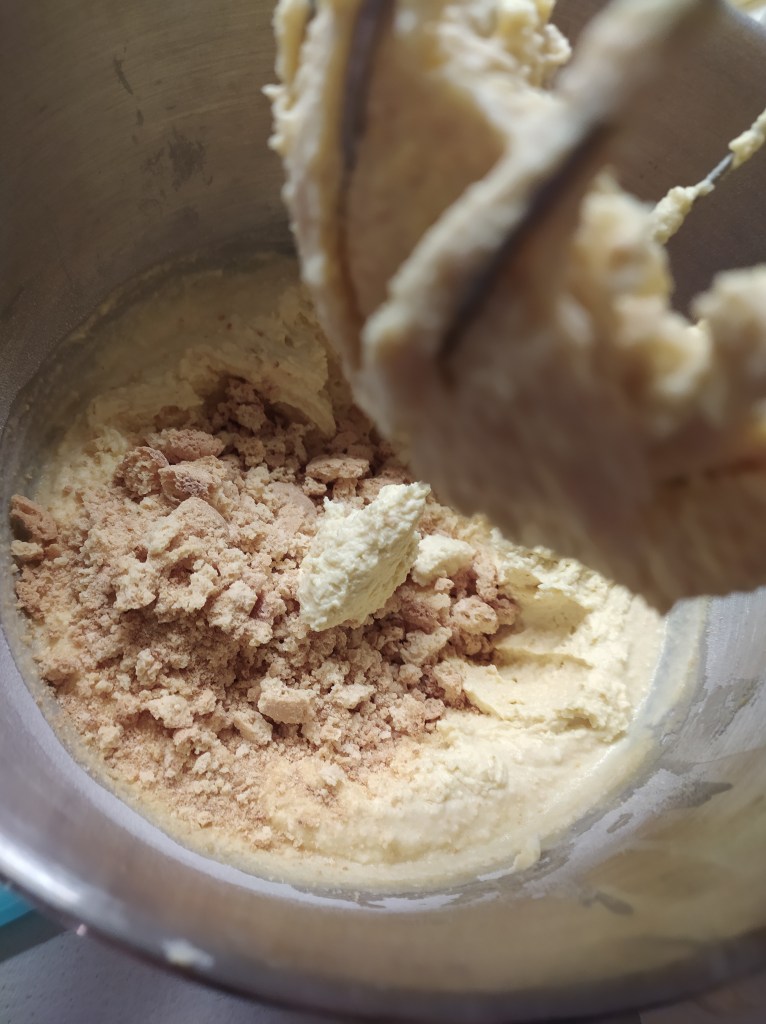 Sassolino e  amaretti 